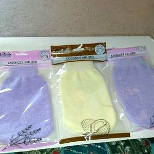 Spa Lavender&Coconut infused exfoliating bath Mitt
